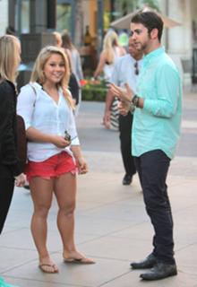 Shawn Johnson feet photo thumbnail