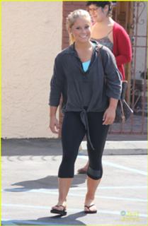 Shawn Johnson feet photo thumbnail