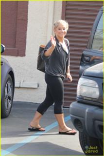 Shawn Johnson feet photo thumbnail