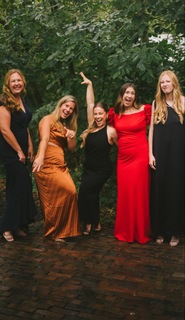 Shawn Johnson feet photo thumbnail