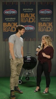 Shawn Johnson feet photo thumbnail