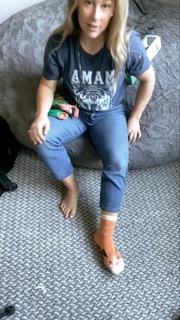 Shawn Johnson feet photo thumbnail