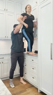 Shawn Johnson feet photo thumbnail