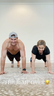Shawn Johnson feet photo thumbnail