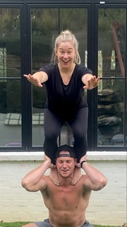 Shawn Johnson feet photo thumbnail