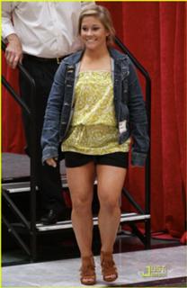 Shawn Johnson feet photo thumbnail