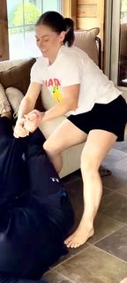 Shawn Johnson feet photo thumbnail