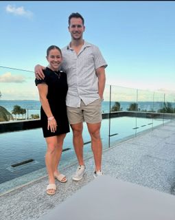 Shawn Johnson feet photo thumbnail