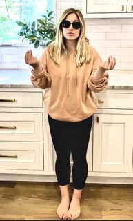 Shawn Johnson feet photo thumbnail