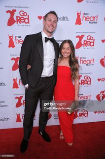 Shawn Johnson feet photo 3
