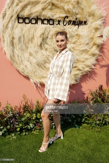 Shawna Della-Ricca feet photo thumbnail