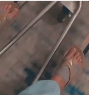 Shawnee Smith feet photo thumbnail