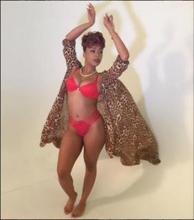 Shay Johnson feet photo 5