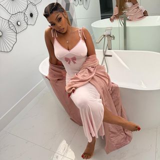 Shay Johnson feet photo 2
