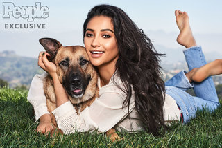 Shay Mitchell feet photo thumbnail