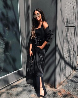 Shay Mitchell feet photo thumbnail
