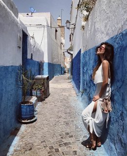 Shay Mitchell feet photo thumbnail