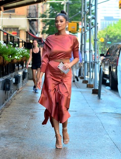 Shay Mitchell feet photo thumbnail
