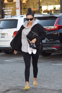 Shay Mitchell feet photo thumbnail