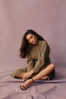 Shay Mitchell feet photo thumbnail
