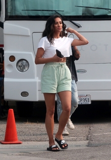 Shay Mitchell feet photo thumbnail