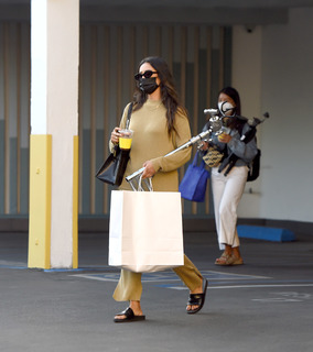 Shay Mitchell feet photo thumbnail