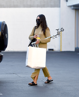 Shay Mitchell feet photo thumbnail