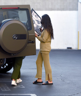 Shay Mitchell feet photo thumbnail