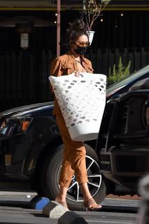 Shay Mitchell feet photo thumbnail