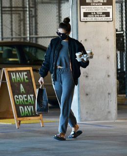 Shay Mitchell feet photo thumbnail