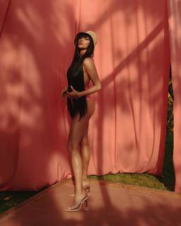 Shay Mitchell feet photo thumbnail