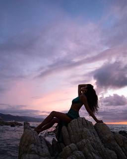 Shay Mitchell feet photo thumbnail