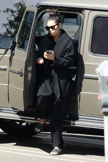 Shay Mitchell feet photo thumbnail