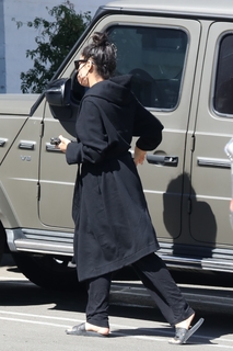 Shay Mitchell feet photo thumbnail