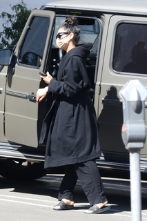 Shay Mitchell feet photo thumbnail