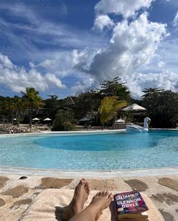 Shay Mitchell feet photo thumbnail