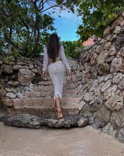 Shay Mitchell feet photo thumbnail