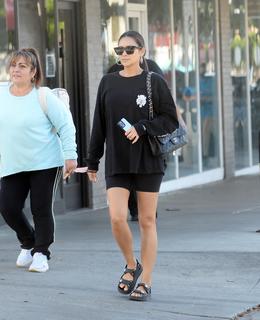 Shay Mitchell feet photo thumbnail