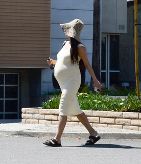 Shay Mitchell feet photo thumbnail
