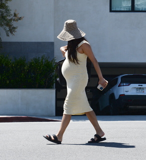 Shay Mitchell feet photo thumbnail