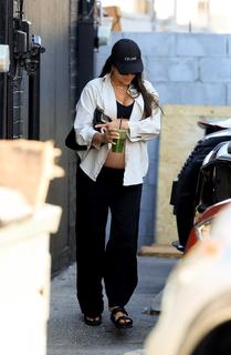 Shay Mitchell feet photo thumbnail