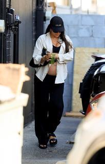 Shay Mitchell feet photo thumbnail