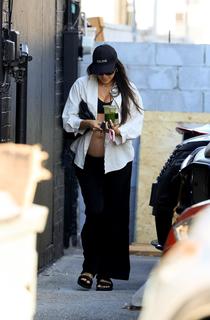 Shay Mitchell feet photo thumbnail