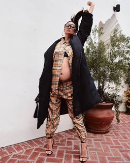 Shay Mitchell feet photo thumbnail