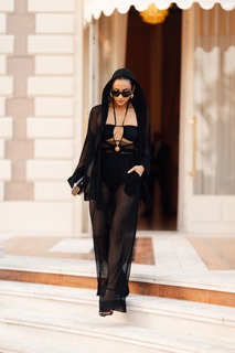 Shay Mitchell feet photo thumbnail