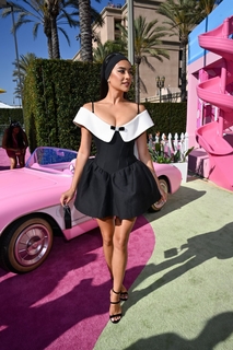 Shay Mitchell feet photo thumbnail