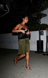 Shay Mitchell feet photo thumbnail