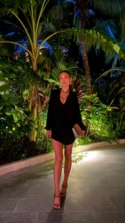 Shay Mitchell feet photo thumbnail