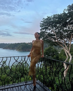 Shay Mitchell feet photo thumbnail