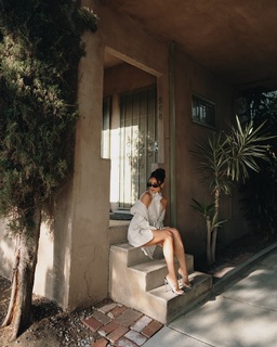 Shay Mitchell feet photo thumbnail